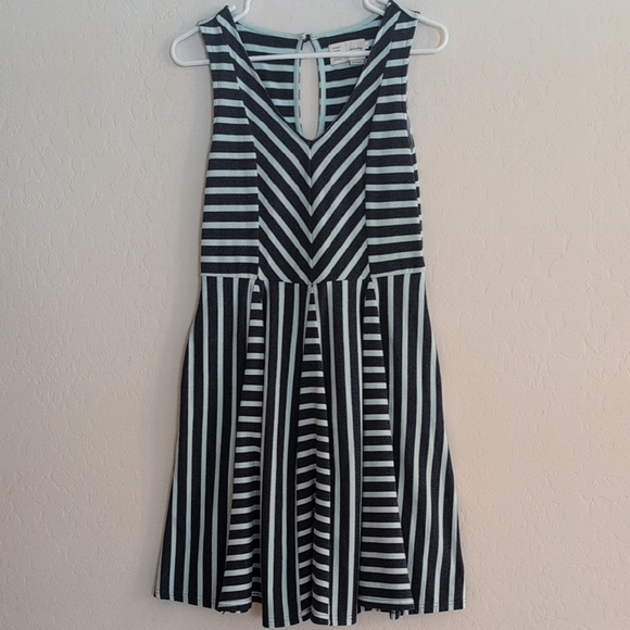 Anthropologie Saturday Sunday Blue Striped Sleeveless Dress - Size M - Picture 1 of 11